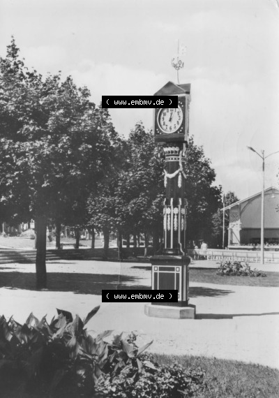 Ansichtskarte der DDR Ahlbeck auf Usedom 1982, Stranduhr an der Seebrücke von Ahlbeck, zum herunterladen freigegeben Sammlung
