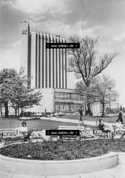 Ansichtskarte Foto-Ansicht DDR, Stadt Karl-Marx-Stadt 1976, Stadthalle und Interhotel - Kongress, zum herunterladen freigegeben Sammlung