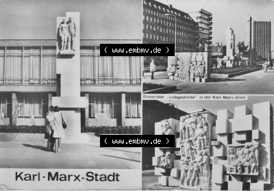 Ansichtskarte Foto-Ansicht DDR, Stadt Karl-Marx-Stadt 1974, Ensemble Lobgedichte in der Karl-Marx-Allee, zum herunterladen freigegeben Sammlung