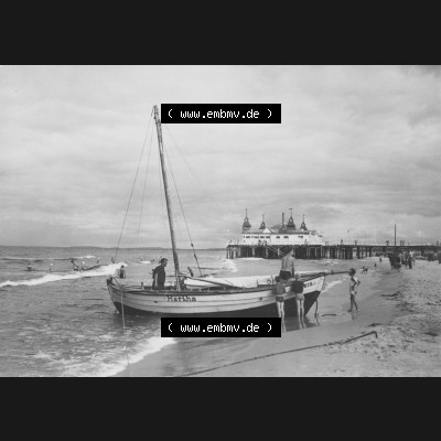 Alte Ansichtskarte der DDR Ahlbeck auf Usedom 1968, Fischerboot am Strand, Grußkarte Ahlbeck, konsum fotocolor magdeburg. Digitales Bildmaterial von Ansichtskarten aus der... Sammlung