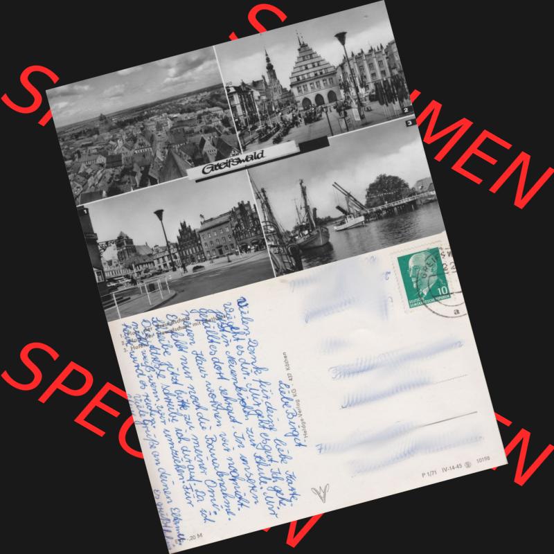 Ansichtskarte mit Ansicht der Stadt Greifswald 1971, Platz der Freundschaft mit Rathaus, Hafen, Heldge-Verlag KG - 437 Köthen. Digitales Bildmaterial von Ansichtskarten aus... Sammlung