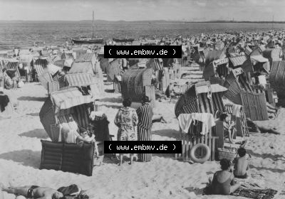 Ansichtskarte der DDR Ahlbeck auf Usedom 1966, Strandkörbe mit Urlaubern am Strand am Meer von Ahlbeck, zum herunterladen freigegeben Sammlung
