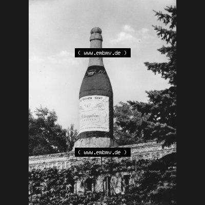 Ansichtskarte Erhard Neubert KG - Karl-Marx-Stadt in der DDR Sammlung 1967, Sektflasche, Freyburg Unstrut, Rotkäppchen-Sekt Sektkellerei, Hochformat, Einbildkarte.... Sammlung