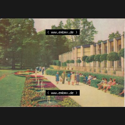 Dick-Foto-Verlag Erlbach I.V. aus Sammlung Staatsbad Bad Elster, An der Wandelhalle. Das Digital JPG-Bild der Ansichtskarte aus Staatsbad Bad Elster in Farbe / Color Lithografien... Sammlung