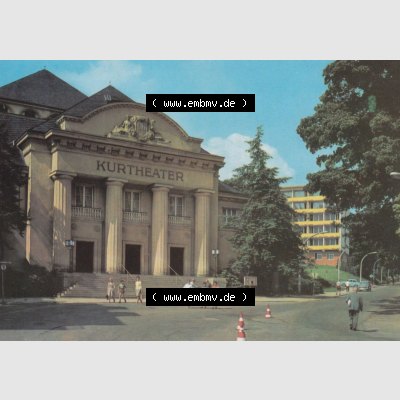 Dick-Foto-Verlag Erlbach I.V. aus Sammlung Staatsbad Bad Elster, Kurtheater mit Klinik-Sanatorium. Das Digital JPG-Bild der Ansichtskarte aus Staatsbad Bad Elster in Farbe /... Sammlung