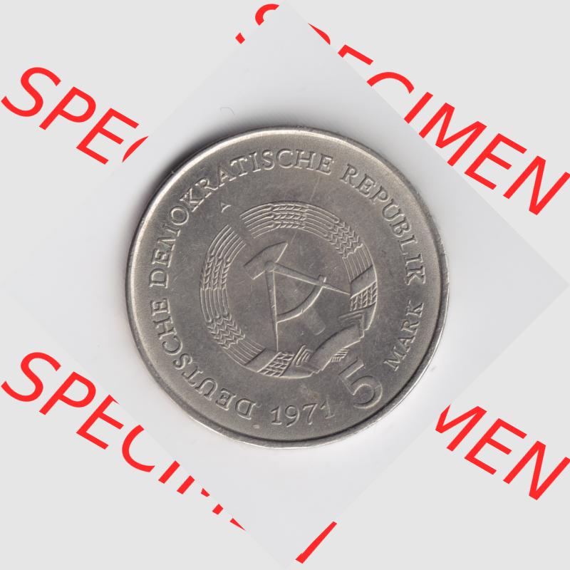 1971, 5 Mark Gedenkmünze Berlin, Brandenburger Tor, Münzen-Rückseite mit DDR-Wappen auf einen Digitalen Bild, der Münze aus Deutschland der DDR, der Deutschen... Sammlung