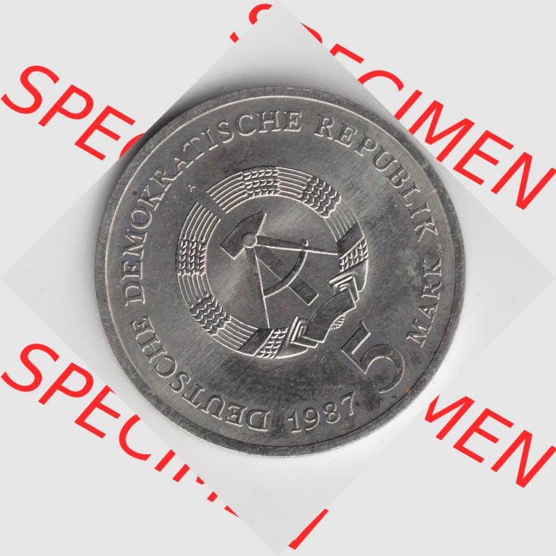 1987, 5 Mark A Rotes Rathaus in Berlin, Münzen-Rückseite mit DDR-Wappen und Wert in DDR-Mark im Zahlungsverkehr zur DDR-Zeiten auf einen Digitalen Bild, der Münze aus Deutschland... Sammlung