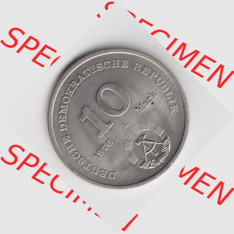 1976, 10 Mark Gedenkmünze 20 Jahre NVA, Münzen-Rückseite mit DDR-Wappen und Wert in Mark im Zahlungsverkehr zur DDR-Zeiten auf einen Digitalen Bild, der Münze aus... Sammlung