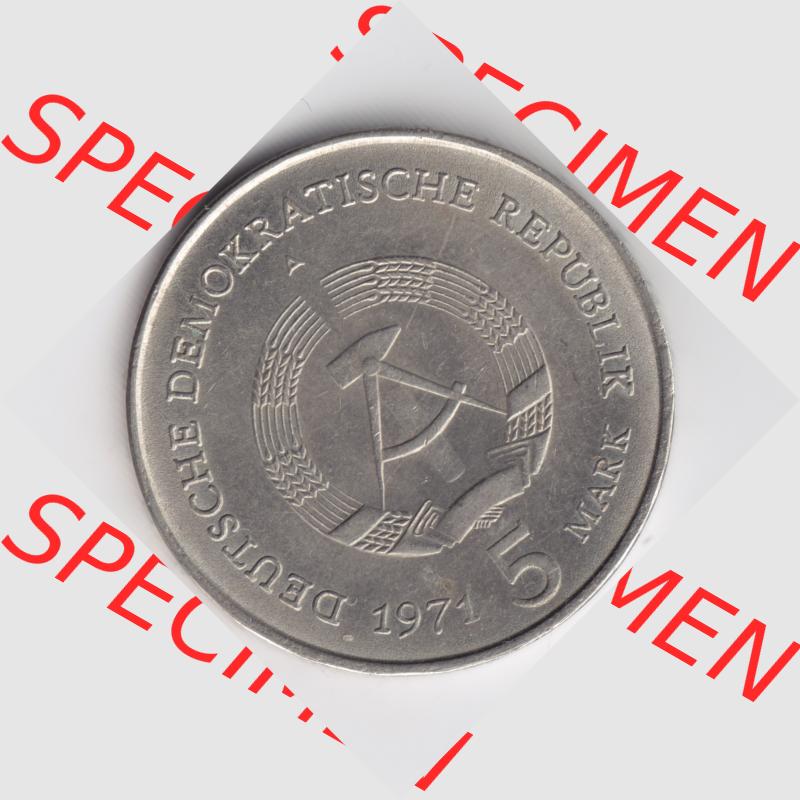 1971, 5 Mark Gedenkmünze Berlin, Brandenburger Tor, Münzen-Rückseite mit DDR-Wappen auf einen Digitalen Bild, der Münze aus Deutschland der DDR, der Deutschen... Sammlung