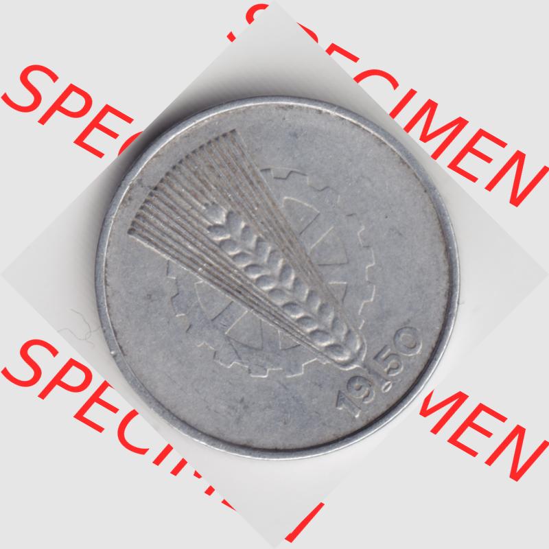 1950, A 50 Pfennig Münzen-Rückseite mit Wappen Deutschland der DDR, der Deutschen Demokratischen Republik, die DDR Münzen können auf EMBMV im Katalog katalogisiert... Sammlung
