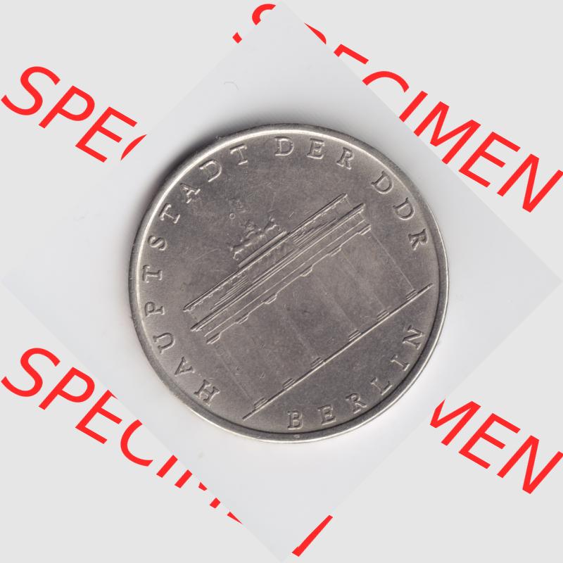 1971, 5 Mark Gedenkmünze Berlin, Brandenburger Tor, Münzen-Vorderseite mit dem Motiv der Münze auf einen Digitalen Bild, der Münze aus Deutschland der DDR,... Sammlung
