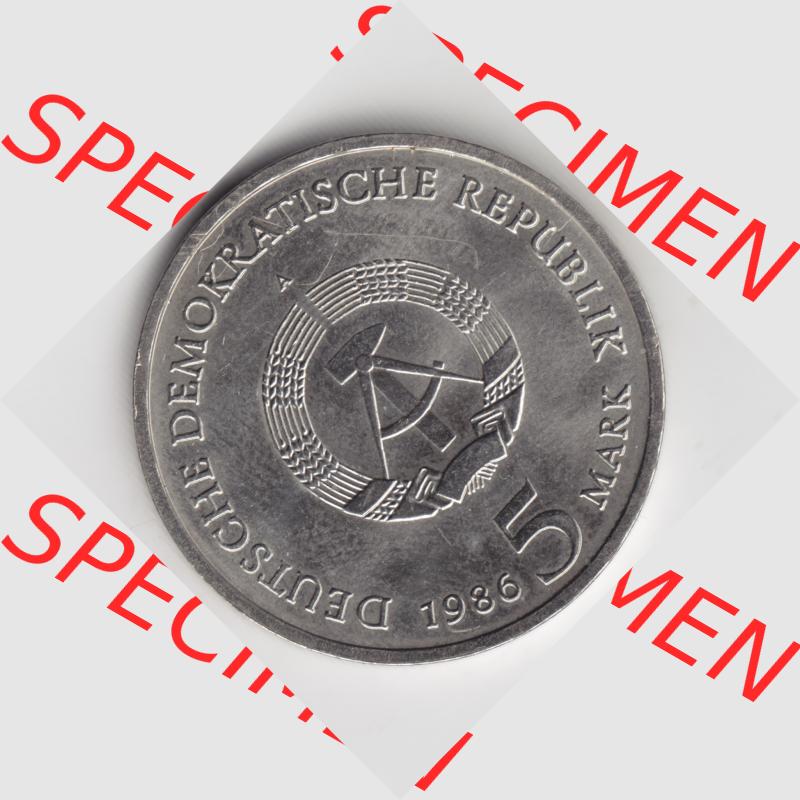 1986, 5 Mark A Neues Palais in Potsdam, Münzen-Rückseite mit DDR-Wappen und Wert in DDR-Mark im Zahlungsverkehr zur DDR-Zeiten auf einen Digitalen Bild, der Münze aus Deutschland... Sammlung