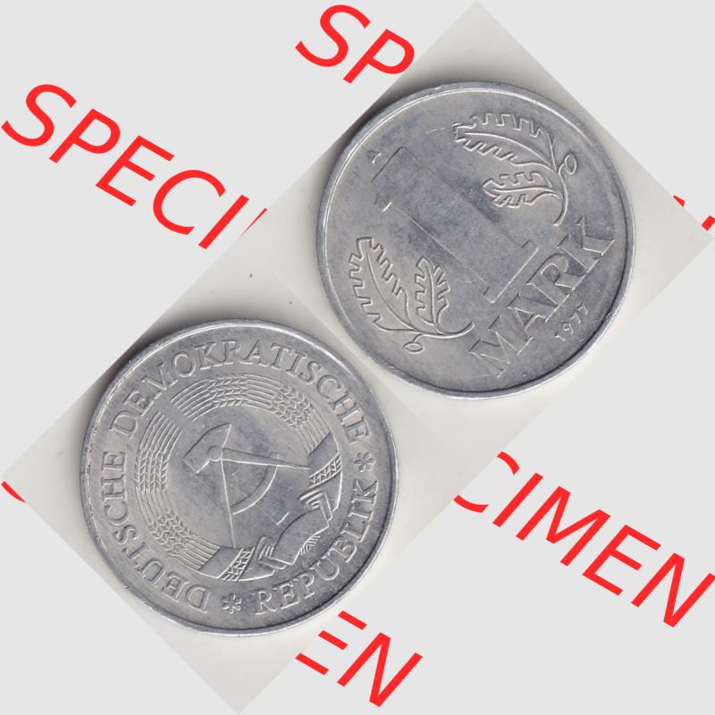 DDR Münze 1956-1990 Umlaufmünze / Kursmünze 1972-1990, A 1 Mark 1977-2. Vorderseite und Rückseite horizontal rechts nebeneinander zusammengefügt, der 1-Mark... Sammlung