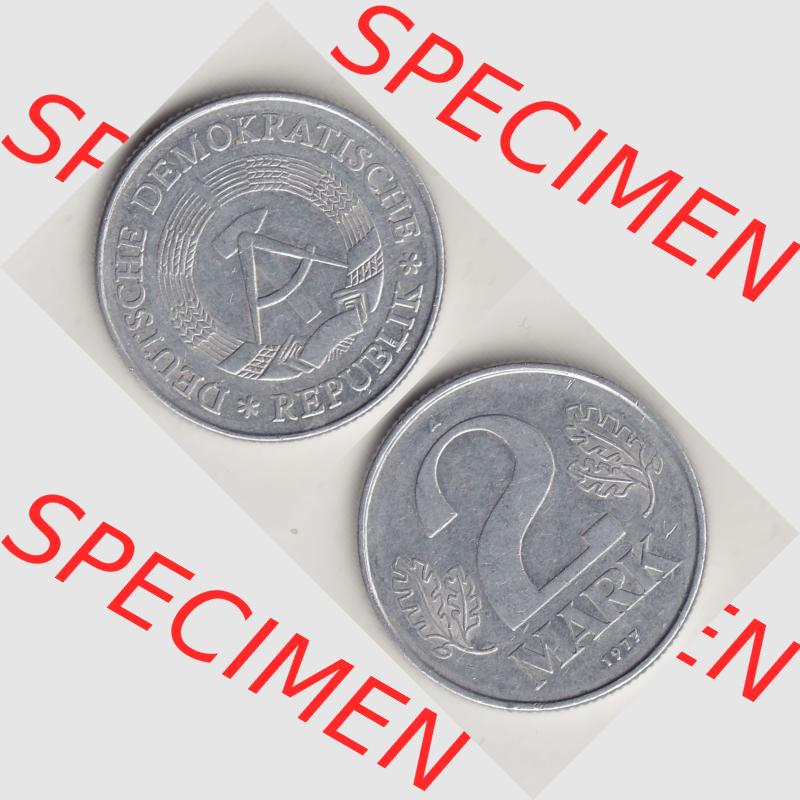 DDR Münze 1957-1990 Umlaufmünze / Kursmünze 1972-1990, A 2 Mark 1977. Vorderseite und Rückseite vertikal untereinander zusammengefügt, der 2-Mark Münzen... Sammlung