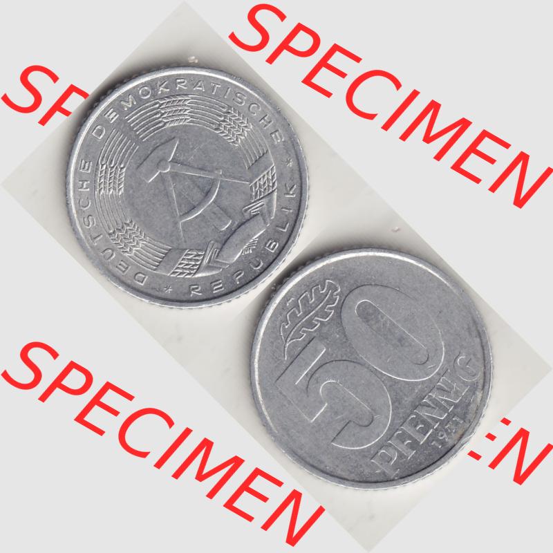 DDR Münze 1958-1990 Umlaufmünze / Kursmünze 1958-1990, A 50 Pfennig 1971-1 der DDR-Mark. Vorderseite und Rückseite vertikal untereinander zusammengefügt,... Sammlung
