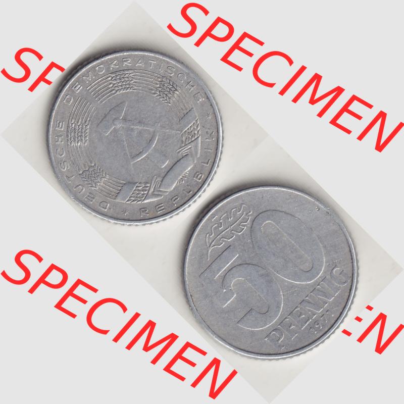 DDR Münze 1958-1990 Umlaufmünze / Kursmünze 1958-1990, A 50 Pfennig 1971-3 der DDR-Mark. Vorderseite und Rückseite vertikal untereinander zusammengefügt,... Sammlung