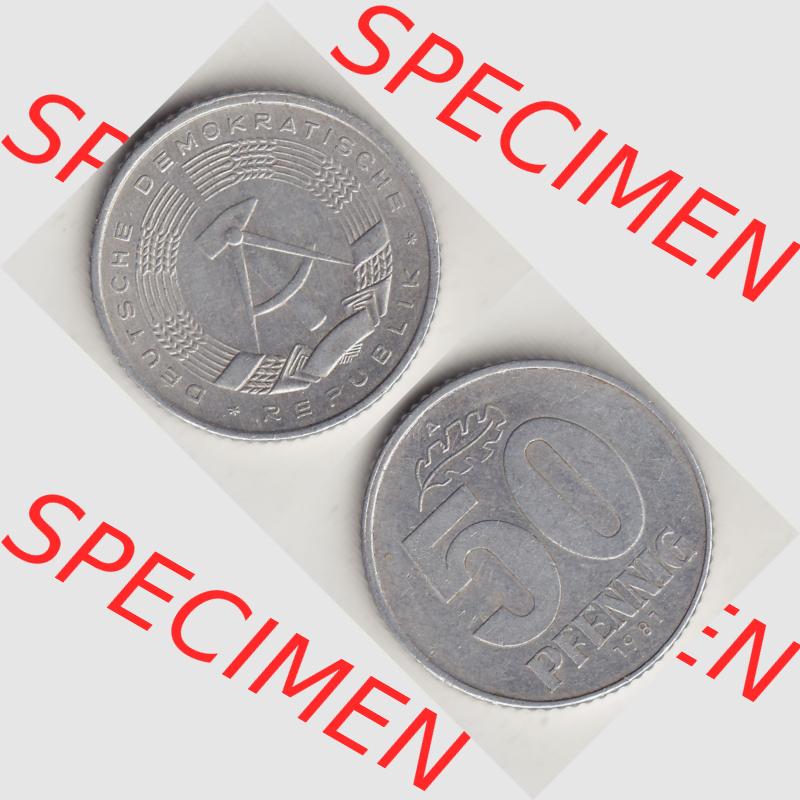 DDR Münze 1958-1990 Umlaufmünze / Kursmünze 1958-1990, A 50 Pfennig 1981-1 der DDR-Mark. Vorderseite und Rückseite vertikal untereinander zusammengefügt,... Sammlung