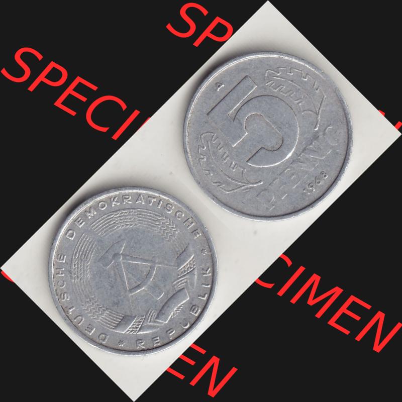 DDR Münze 1948-1990 Umlaufmünze / Kursmünze 1968-1990, A 5 Pfennig 1968-1. Vorderseite und Rückseite horizontal rechts nebeneinander zusammengefügt, der... Sammlung