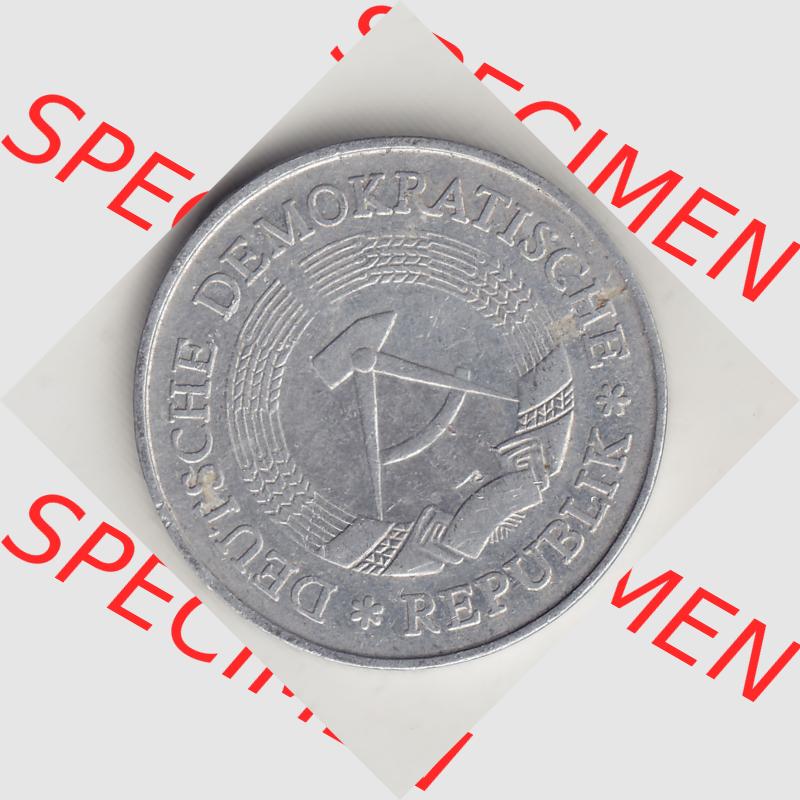 DDR Münze 1956-1990 Umlaufmünze / Kursmünze 1972-1990, A 1 Mark 1975. Vorderseite der 1-Mark Münzen der DDR. Hier im online Katalog befinden sich 1 Mark-Stücke,... Sammlung