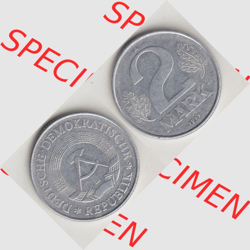 DDR Münze 1957-1990 Umlaufmünze / Kursmünze 1972-1990, A 2 Mark 1977. Vorderseite und Rückseite horizontal rechts nebeneinander zusammengefügt, der 2-Mark... Sammlung