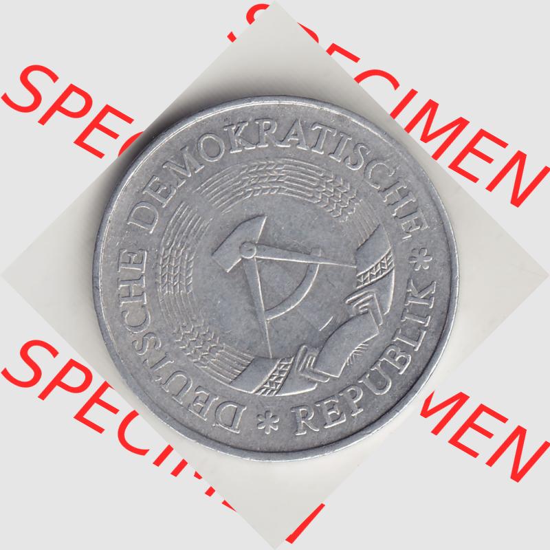 DDR Münze 1956-1990 Umlaufmünze / Kursmünze 1972-1990, A 1 Mark 1977-5. Vorderseite der 1-Mark Münzen der DDR. Hier im online Katalog befinden sich 1 Mark-Stücke,... Sammlung