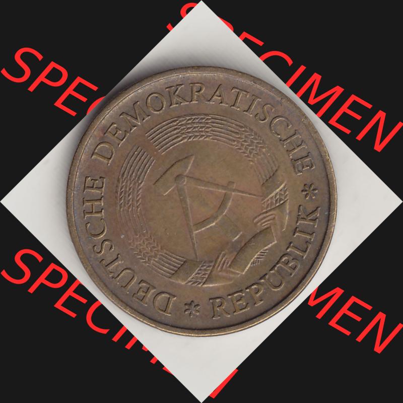 DDR Münze 1969-1990 Umlaufmünze / Kursmünze 1969-1990, 20 Pfennig 1983-2, DDR-Telefonmünze. Vorderseite der 20 Pfennig Münzen der DDR, die schweren... Sammlung