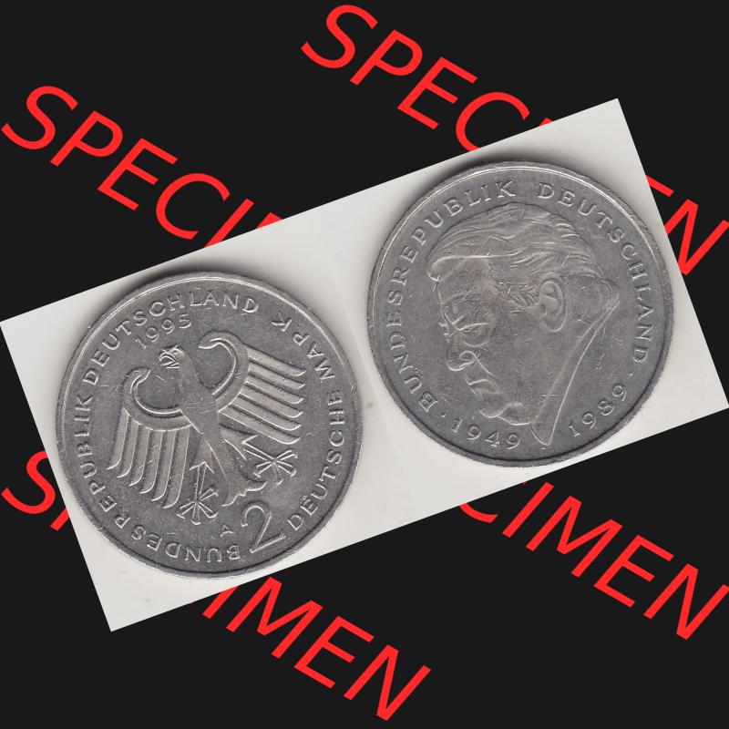 BRD Münzen 2 DM, Gedenkmünze 1991-2001, 2 DM, Deutsche Mark Franz Josef Strauß 1995 A-1. VS-RS auf einen Bild / Foto einer 2 DM, 2 Deutsche Mark A Gedenkmünze,... Sammlung
