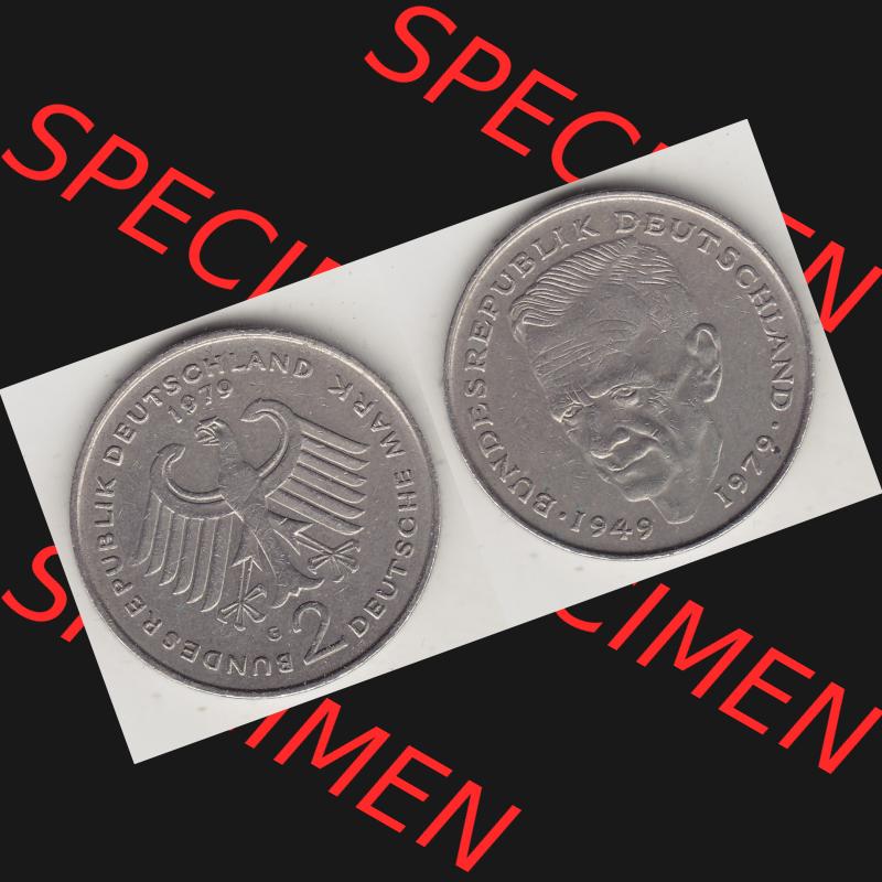 BRD Münzen 2 DM, Gedenkmünze 1979-1993, 2 DM, Deutsche Mark Kurt Schumacher 1979 G-1. VS-RS auf einen Bild / Foto einer 2 DM, 2 Deutsche Mark G Gedenkmünze,... Sammlung