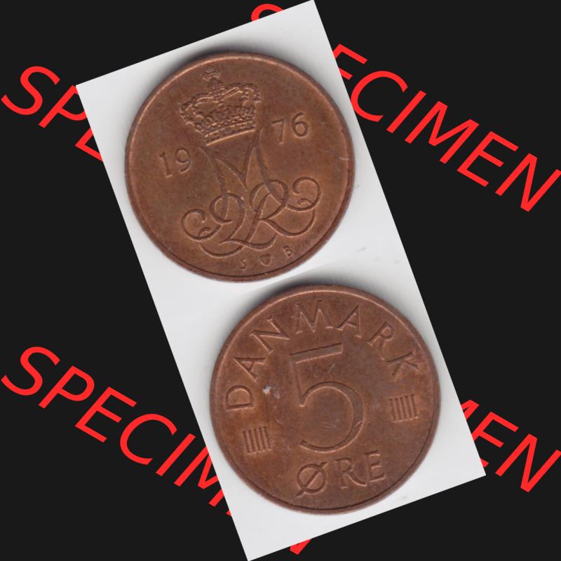Münzen Dänemark Umlaufmünze 1976, 5 Öre. Vorderseite und Rückseite vertikal auf einen digitalen Bild der alten dänischen Umlaufmünze aus Dänemark zum... Sammlung