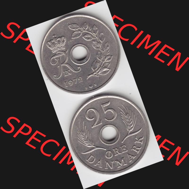 Münzen Dänemark Umlaufmünze 1972, 25 Öre. Vorderseite und Rückseite vertikal auf einen digitalen Bild der alten dänischen Umlaufmünze aus Dänemark zum... Sammlung