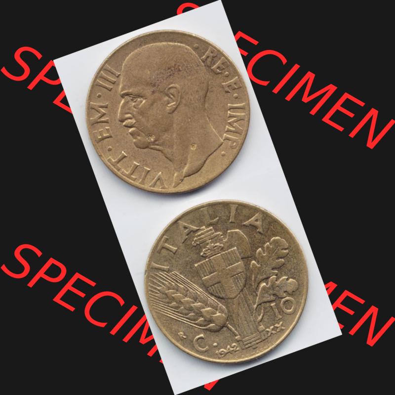 Münzen Italien Umlaufmünze 1939-1943, 10 Centesimi 1942. Vorderseite und Rückseite vertikal untereinander auf einen digitalen Bild der alten italienischen Münze aus Italien... Sammlung