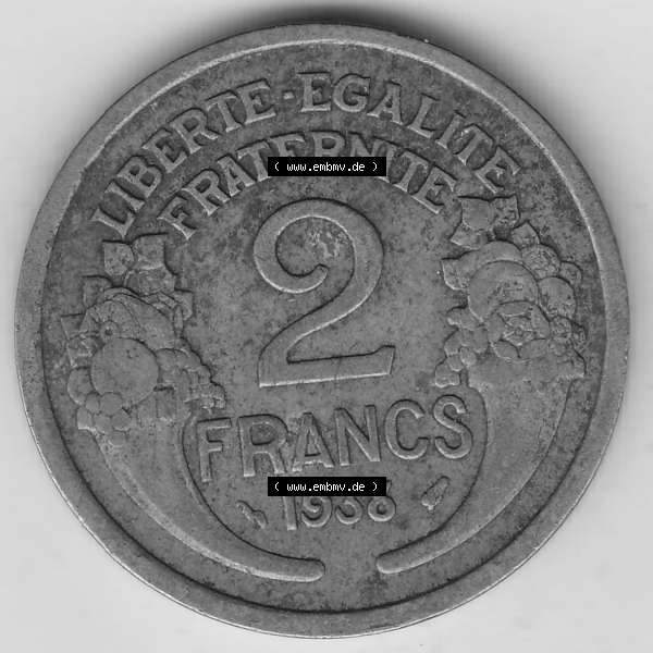 Grau bzw. s/w Münzen Frankreich Umlaufmünze 1931-1941, 2 Franken 1938-2 LIBERTE EGALITE FRATERNITE. Rückseite der alten französischen Umlaufmünze aus Frankreich in der Francs-Währung... Sammlung Graustufen