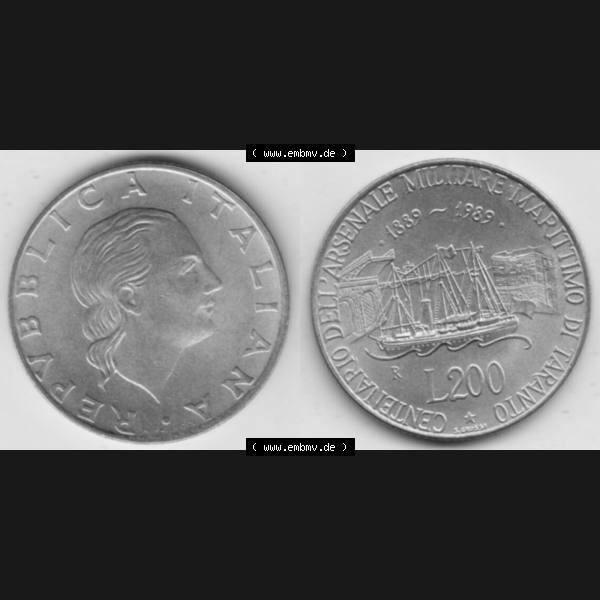 Grau bzw. s/w Bildmaterial von Münzen aus Italien / Italia Gedenkmünzen 1989-1989, 200 Lire Marinebasis Tarent. Vorderseite und Rückseite horizontal auf einen digitalen Bild einer alten... Sammlung Graustufen