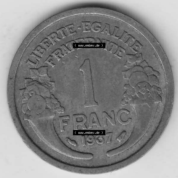 Grau bzw. s/w Münzen Frankreich Umlaufmünze 1931-1941, 1 Franken, 1 Franc, 1937-1 LIBERTE EGALITE FRATERNITE. Rückseite der alten französischen Umlaufmünze aus Frankreich... Sammlung Graustufen