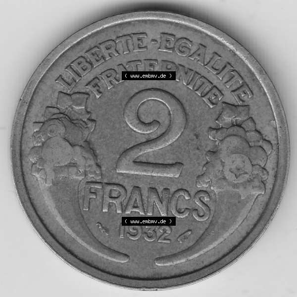 Grau bzw. s/w Münzen Frankreich Umlaufmünze 1931-1941, 2 Franken 1932-2 LIBERTE EGALITE FRATERNITE. Rückseite der alten französischen Umlaufmünze aus Frankreich in der Francs-Währung... Sammlung Graustufen