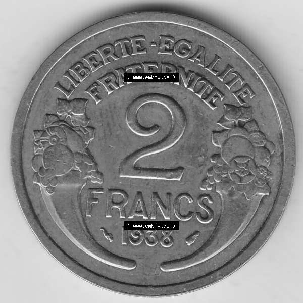 Grau bzw. s/w Münzen Frankreich Umlaufmünze 1931-1941, 2 Franken 1938-1 LIBERTE EGALITE FRATERNITE. Rückseite der alten französischen Umlaufmünze aus Frankreich in der Francs-Währung... Sammlung Graustufen