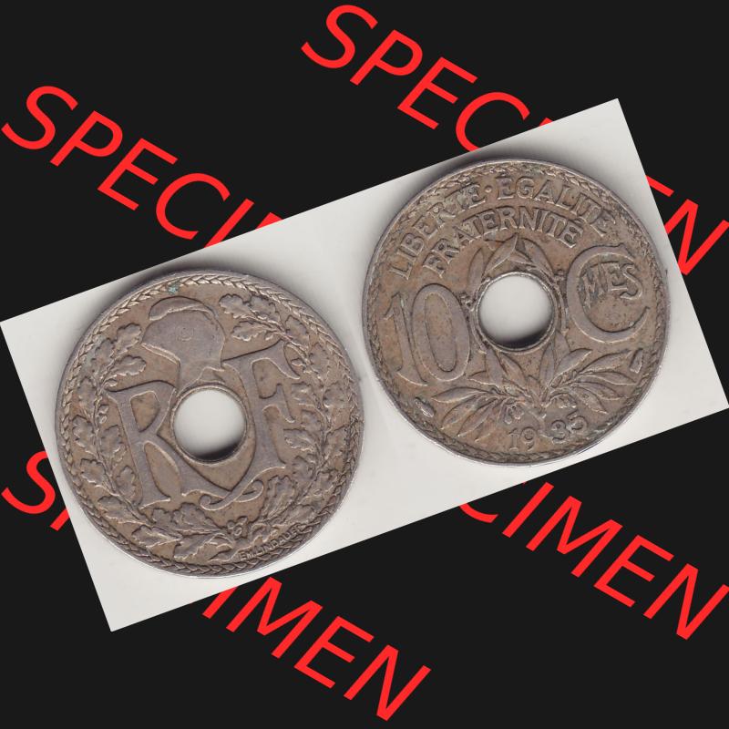 Münzen Frankreich Umlaufmünze 1917-1938, 10 Centimes - Cmes 1935-2. Vorderseite und Rückseite horizontal auf einen digitalen Bild der alten französischen Umlaufmünze... Sammlung