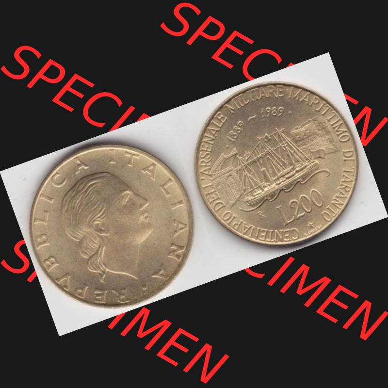 Bildmaterial von Münzen aus Italien / Italia Gedenkmünzen 1989-1989, 200 Lire Marinebasis Tarent. Vorderseite und Rückseite horizontal auf einen digitalen Bild einer alten... Sammlung