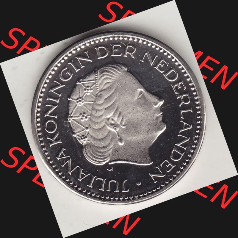Alte Münzen KMS Niederlande, Kursmünzensatz 1977, 1967-1980, 1 Gulden, 1977-1 JULIANA KONINGIN DER NEDERLANDEN. Vorderseite einer Münze aus offiziellen KMS... Sammlung