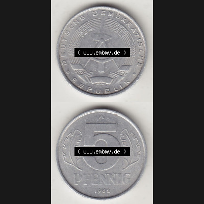 Münzen Deutschland DDR 1968-1990, A 5 Pfennig 1968-4. Vorderseite und Rückseite einer Münze in Vertikaler Ausrichtung auf einen Bild, einer 5 Pfennig Münze der ehemaligen... Sammlung