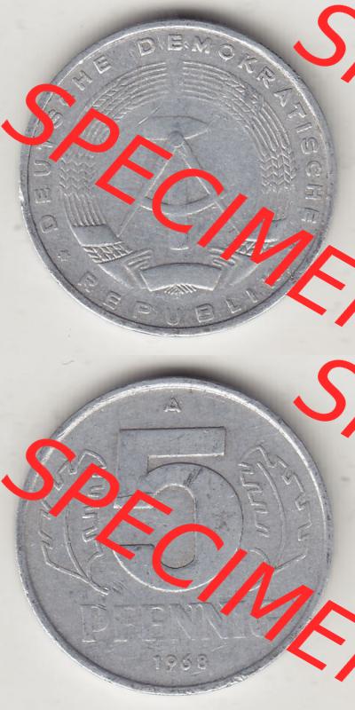 Münzen Deutschland DDR 1968-1990, A 5 Pfennig 1968-2. Vorderseite und Rückseite einer Münze in Vertikaler Ausrichtung auf einen Bild, einer 5 Pfennig Münze der ehemaligen... Sammlung