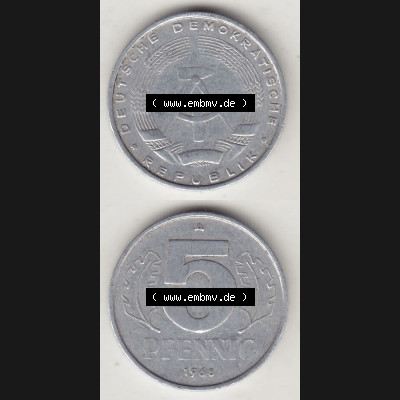 Münzen Deutschland DDR 1968-1990, A 5 Pfennig 1968-1. Vorderseite und Rückseite einer Münze in Vertikaler Ausrichtung auf einen Bild, einer 5 Pfennig Münze der ehemaligen... Sammlung