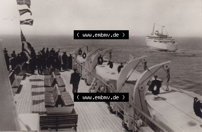 Alte Fotos von Fährschiff Sassnitz / Saßnitz in Mecklenburg-Vorpommern 1959, 4) Begegnung auf hoher See; Vorn die Saßnitz,... Sammlung