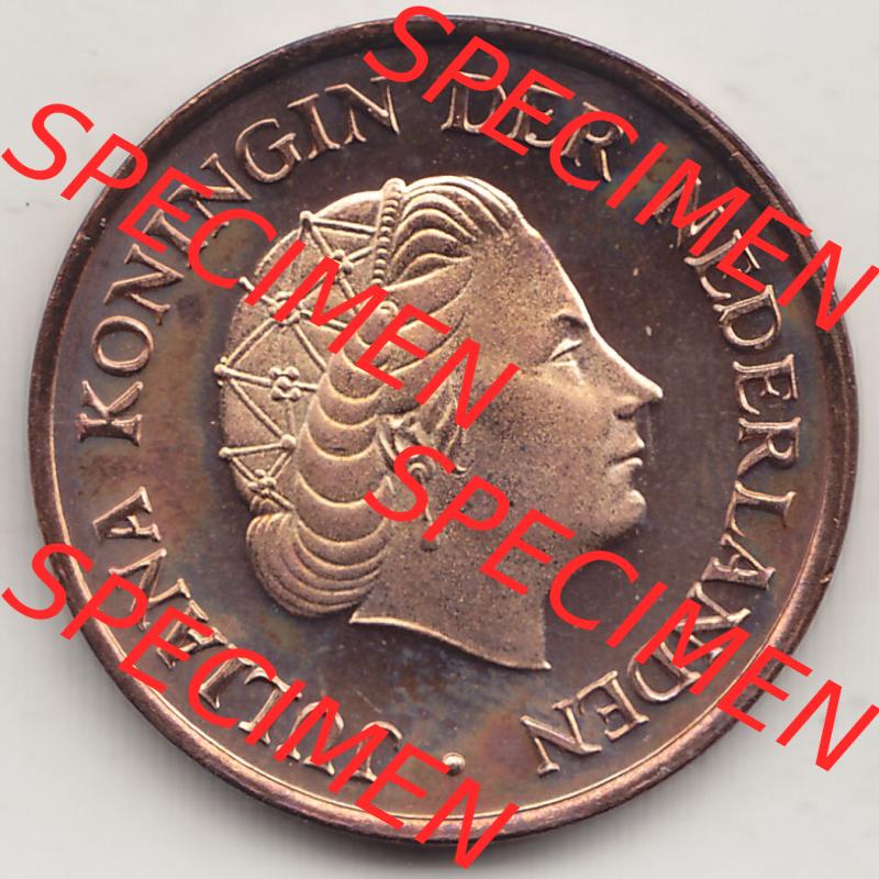 Aus offiziellen Münzensatz / KMS 1977 Niederlande 1950-1980, 5 Cent, 1977-1, JULIANA KONINGIN DER NEDERLANDEN. Vorderseite der Münze aus den Niederlanden Sammlung