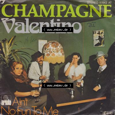 Ariola Schallplatten Ariola 1977, Champagne mit Valentino und Aint No Fun To Me. Vorderseite der Schallplatte aus privater Sammlung, verwalte deine Schallplatten-Sammlung durch einfachen... Sammlung